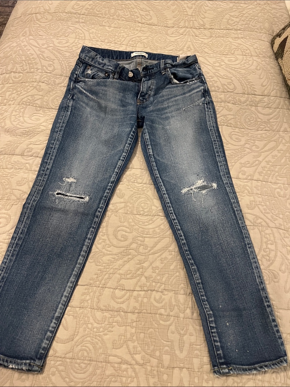 Moussy Women's Distressed strait leg  Jeans in Blue Wash